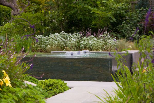 f-very-close-up-of-fountain-from-westSM