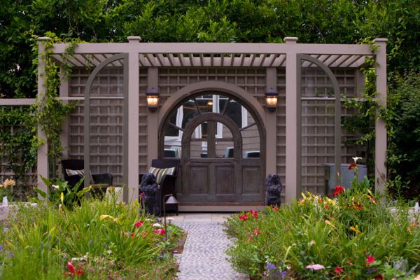 b-pergola-garden-close-upSM