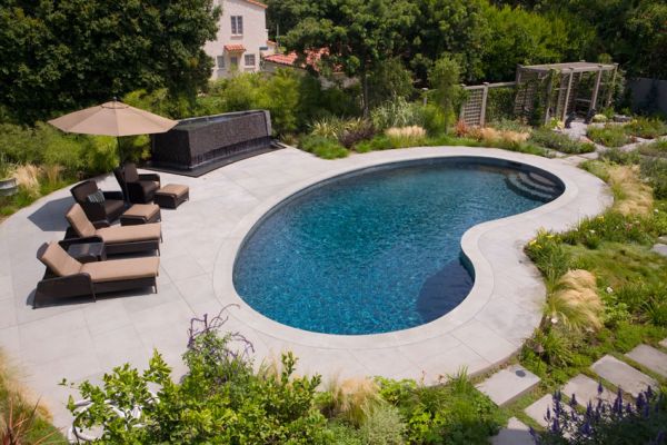 b--yard-looking-down-from-pool-endSM